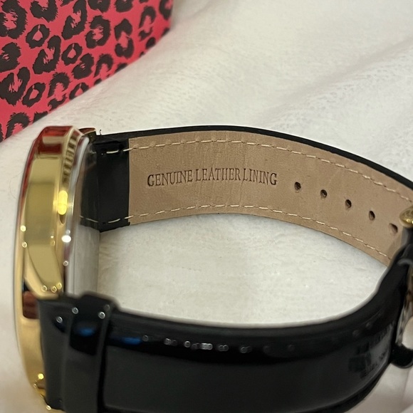 NWT Betsey Johnson watch - Picture 4 of 5